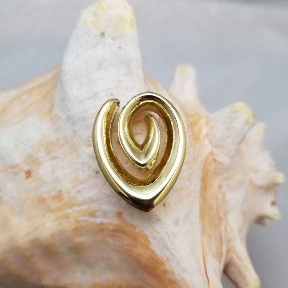 Pair Ear Saddles Brass with teardrop spiral, Platform Plugs, Ear Saddle 9/16 NWT - Picture 2 of 3